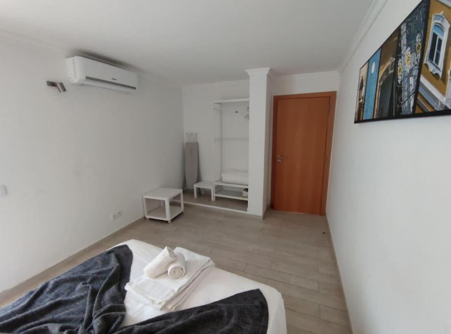 Typical House Faro Downtown Private Entrance Villa ภายนอก รูปภาพ